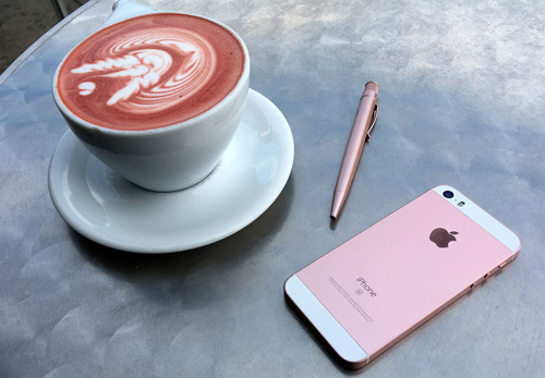 Thiết kế màn hình qua nhiều năm qua, chưa bao giờ điện thoại giống nhau đến như vậy! - Hình 1 Thiết kế màn hình qua nhiều năm qua, chưa bao giờ điện thoại giống nhau đến như vậy! - Hình 1