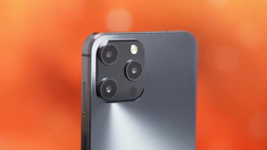 Trên tay iPhone 13 Pro chạy Android: Cạnh viền phẳng, cụm camera giống đến 99% và cổng 3.5mm - Hình 2 Trên tay iPhone 13 Pro chạy Android: Cạnh viền phẳng, cụm camera giống đến 99% và cổng 3.5mm - Hình 2