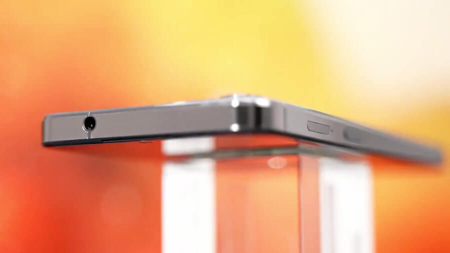 Trên tay iPhone 13 Pro chạy Android: Cạnh viền phẳng, cụm camera giống đến 99% và cổng 3.5mm - Hình 3 Trên tay iPhone 13 Pro chạy Android: Cạnh viền phẳng, cụm camera giống đến 99% và cổng 3.5mm - Hình 3