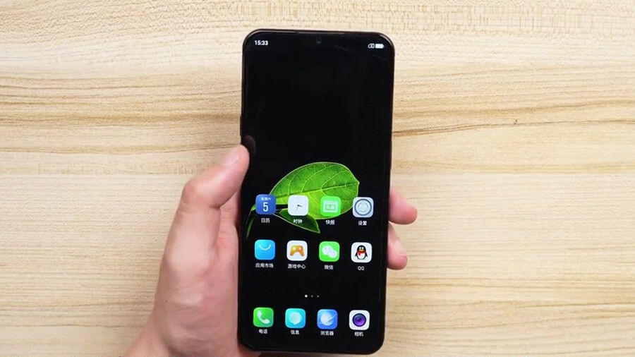 Trên tay iPhone 13 Pro chạy Android: Cạnh viền phẳng, cụm camera giống đến 99% và cổng 3.5mm - Hình 5 Trên tay iPhone 13 Pro chạy Android: Cạnh viền phẳng, cụm camera giống đến 99% và cổng 3.5mm - Hình 5