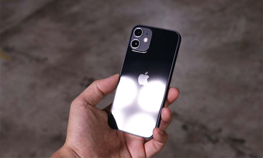 Trên tay và đánh giá nhanh iPhone 12 mini màu đen: Nhỏ nhắn, xinh xắn và cực đáng yêu - Hình 2 Trên tay và đánh giá nhanh iPhone 12 mini màu đen: Nhỏ nhắn, xinh xắn và cực đáng yêu - Hình 2