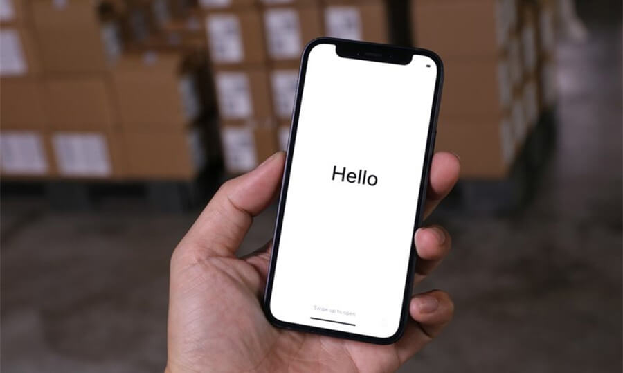 Trên tay và đánh giá nhanh iPhone 12 mini màu đen: Nhỏ nhắn, xinh xắn và cực đáng yêu - Hình 3 Trên tay và đánh giá nhanh iPhone 12 mini màu đen: Nhỏ nhắn, xinh xắn và cực đáng yêu - Hình 3