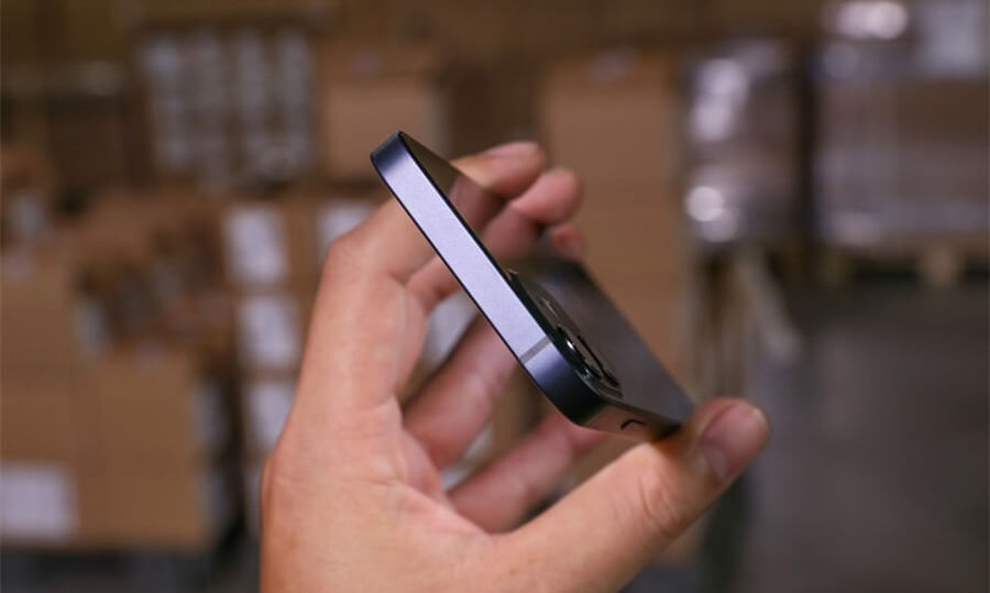 Trên tay và đánh giá nhanh iPhone 12 mini màu đen: Nhỏ nhắn, xinh xắn và cực đáng yêu - Hình 6 Trên tay và đánh giá nhanh iPhone 12 mini màu đen: Nhỏ nhắn, xinh xắn và cực đáng yêu - Hình 6