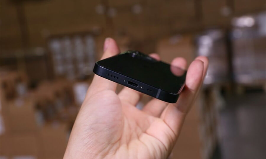 Trên tay và đánh giá nhanh iPhone 12 mini màu đen: Nhỏ nhắn, xinh xắn và cực đáng yêu - Hình 7 Trên tay và đánh giá nhanh iPhone 12 mini màu đen: Nhỏ nhắn, xinh xắn và cực đáng yêu - Hình 7