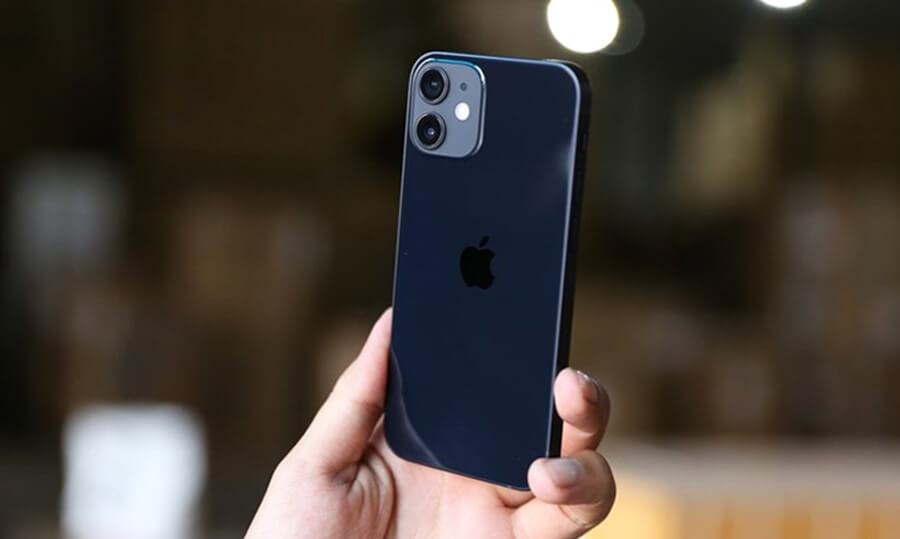 Trên tay và đánh giá nhanh iPhone 12 mini màu đen: Nhỏ nhắn, xinh xắn và cực đáng yêu - Hình 8 Trên tay và đánh giá nhanh iPhone 12 mini màu đen: Nhỏ nhắn, xinh xắn và cực đáng yêu - Hình 8