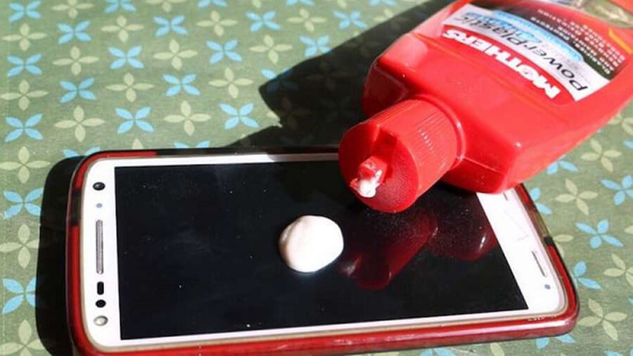 Tuyệt đối không lau màn hình smartphone bằng 9 thứ này - Hình 5