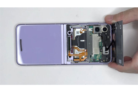 Video 'mổ bụng' Samsung Galaxy Z Flip3: Màn hình gập siêu mỏng, cấu tạo tinh xảo