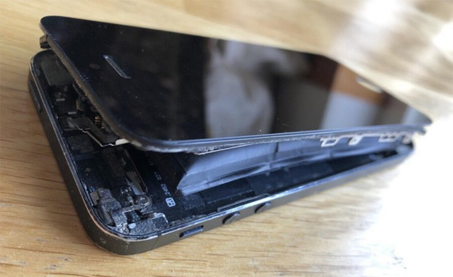 Vứt smartphone cũ không dùng trong tủ, tưởng chừng vô hại để rồi tá hỏa vì cái kết đáng sợ - Hình 2