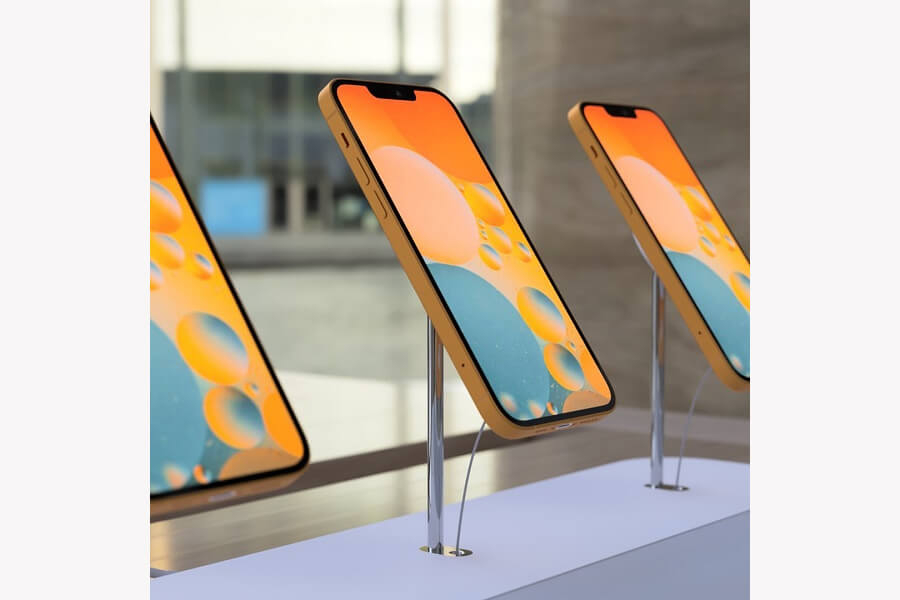 Xuất hiện phiên bản iPhone 13 màu Cam đầy cuốn hút: Thiết kế cạnh phẳng, camera lớn và notch nhỏ hơn - Hình 2 Xuất hiện phiên bản iPhone 13 màu Cam đầy cuốn hút: Thiết kế cạnh phẳng, camera lớn và notch nhỏ hơn - Hình 2