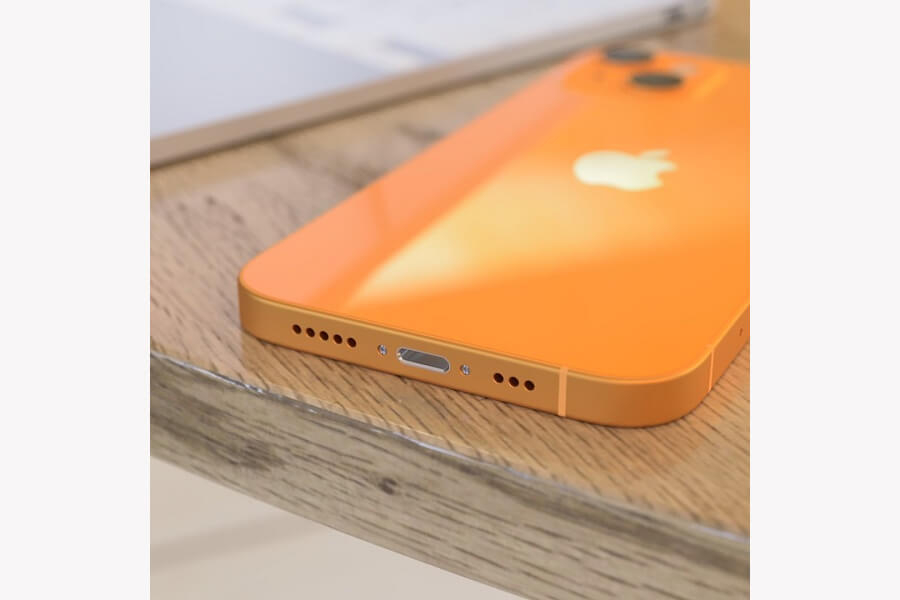 Xuất hiện phiên bản iPhone 13 màu Cam đầy cuốn hút: Thiết kế cạnh phẳng, camera lớn và notch nhỏ hơn - Hình 3 Xuất hiện phiên bản iPhone 13 màu Cam đầy cuốn hút: Thiết kế cạnh phẳng, camera lớn và notch nhỏ hơn - Hình 3